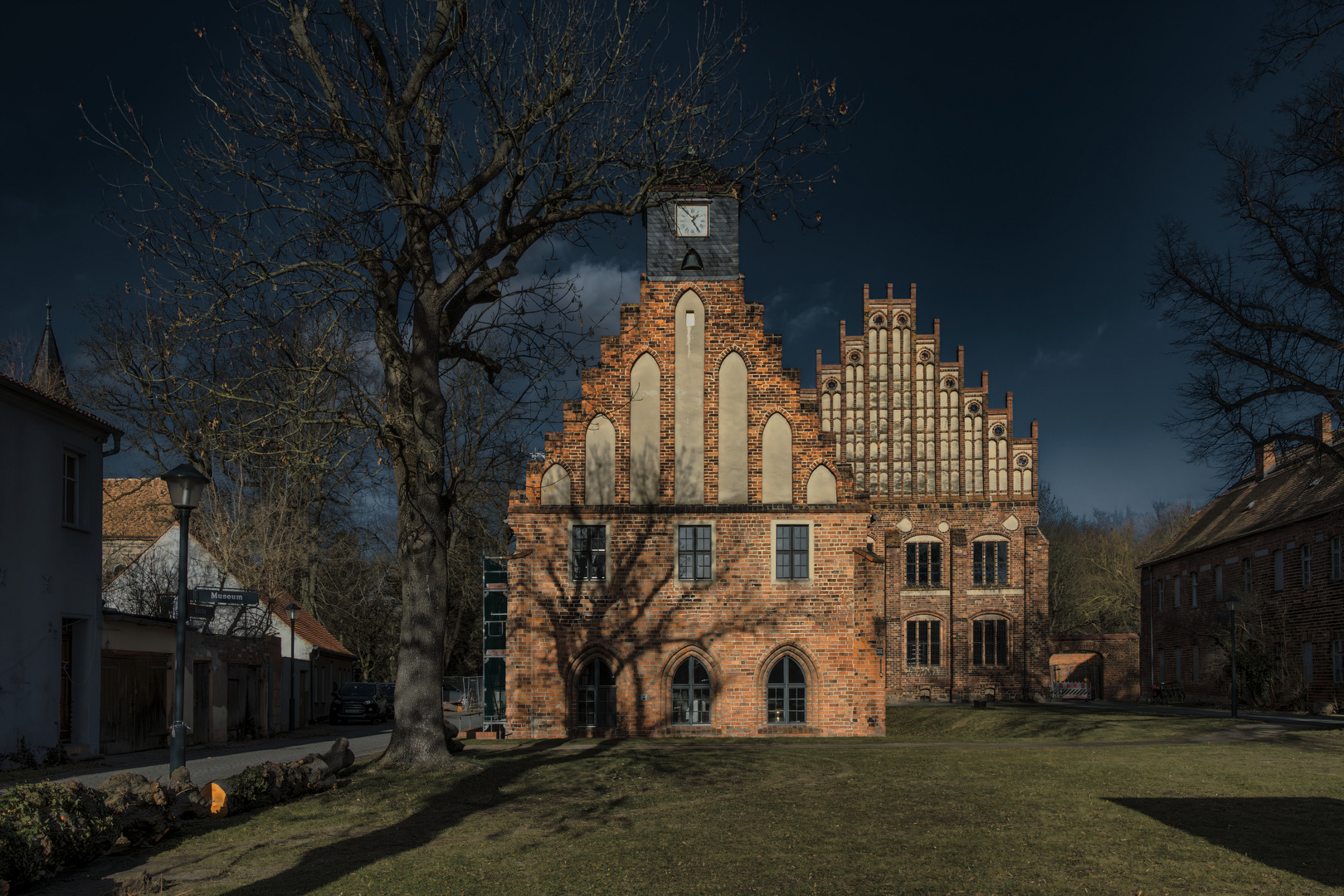 Kloster Zinna - Alte und neue Abtei