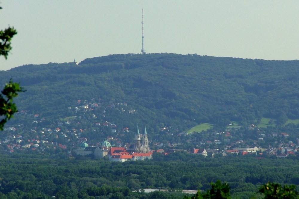 . . "Kloster zur Neuenburg". .