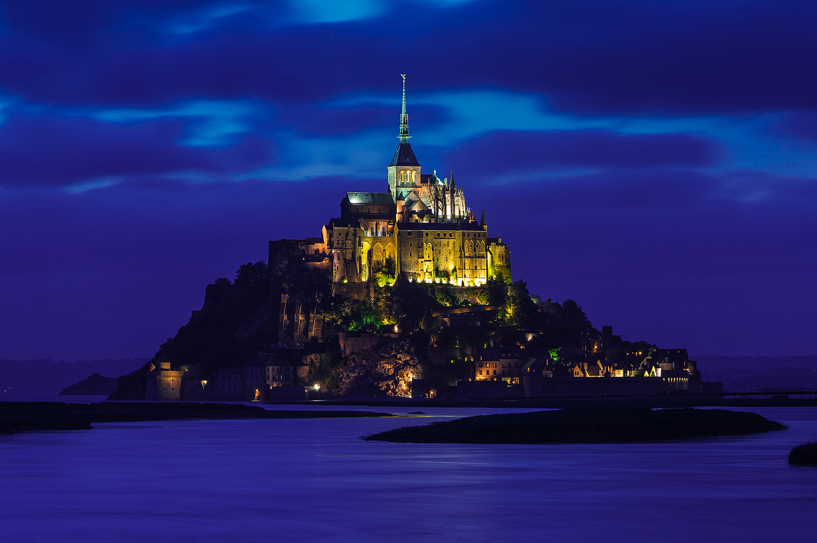 Klosterberg Le Mont Saint Michel in der Nacht