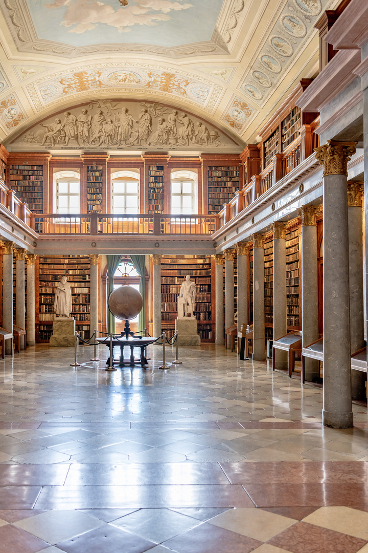 Klosterbibliothek in der Benediktiner Erzabtei Pannonhalma