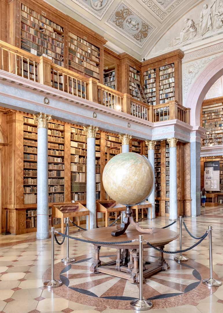 Klosterbibliothek in der Benediktiner Erzabtei Pannonhalma