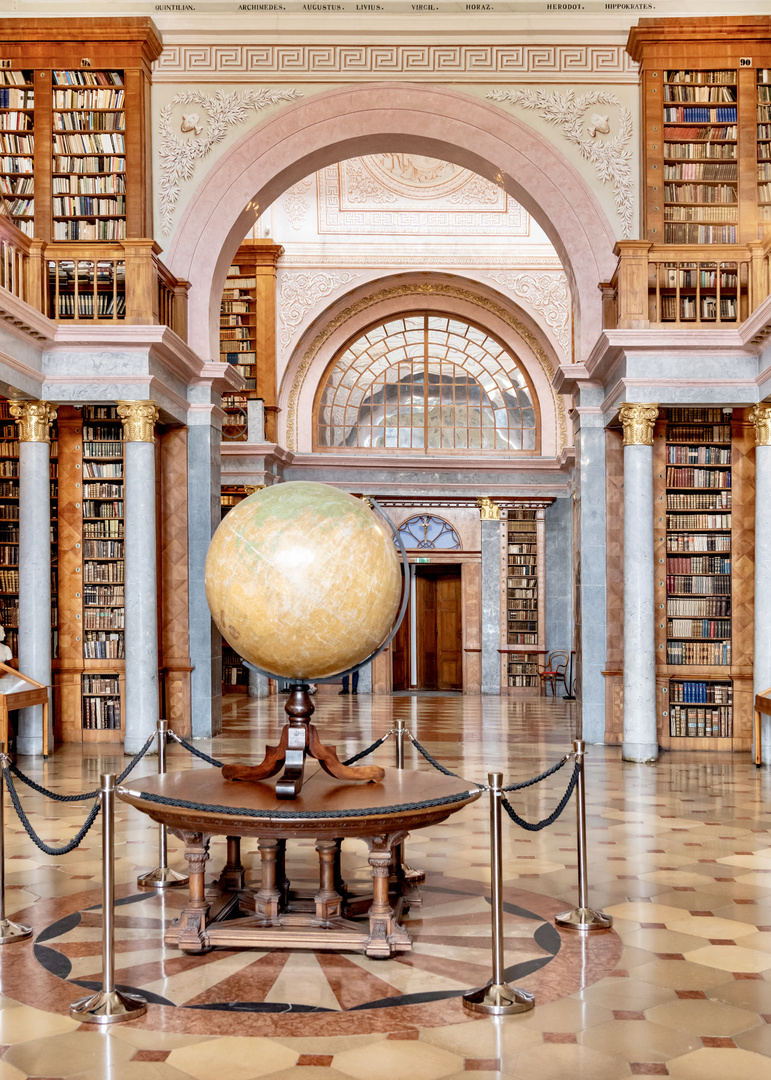 Klosterbibliothek in der Benediktiner Erzabtei Pannonhalma