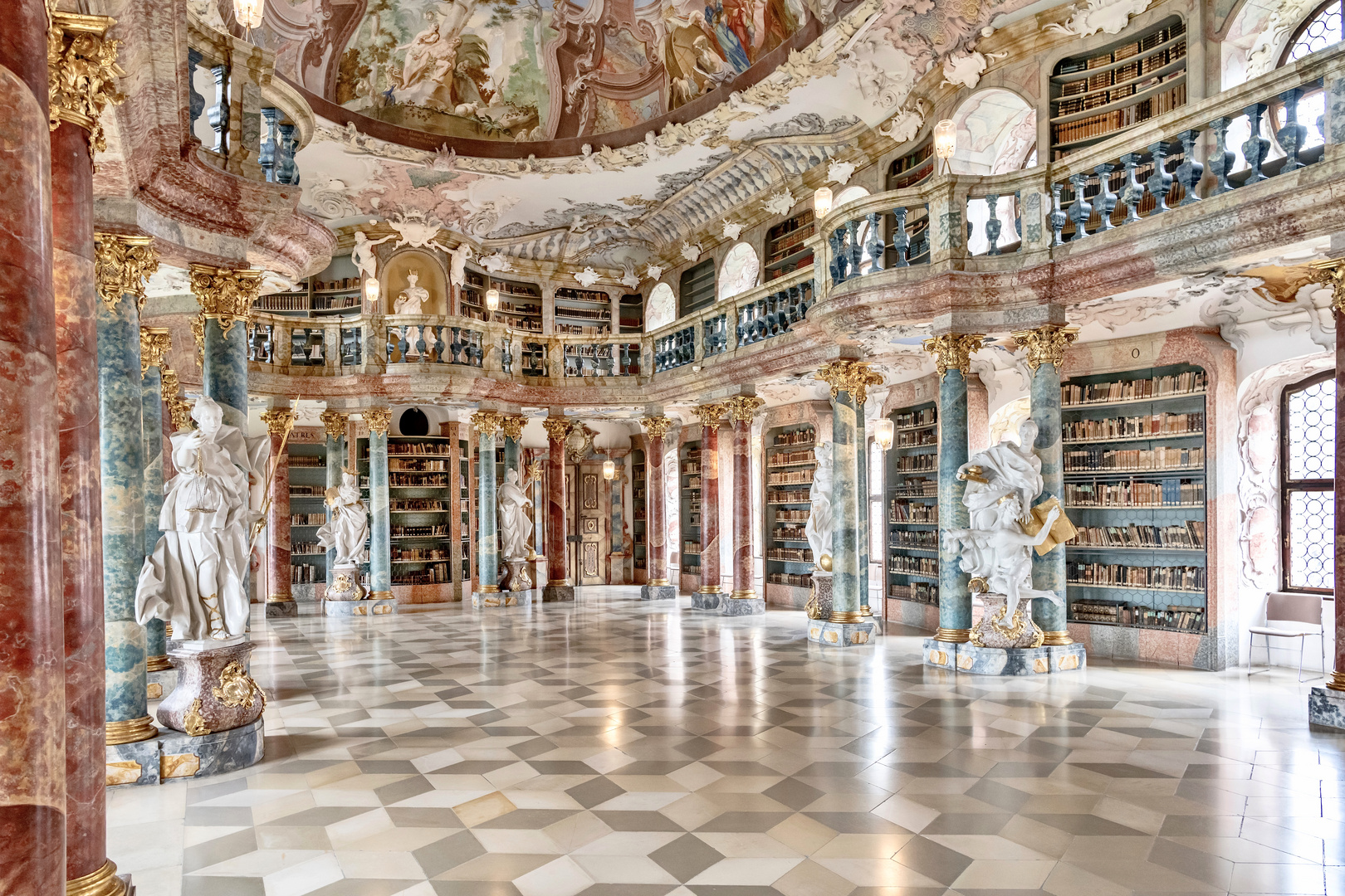 Klosterbibliothek in der Benediktinerabtei Wiblingen