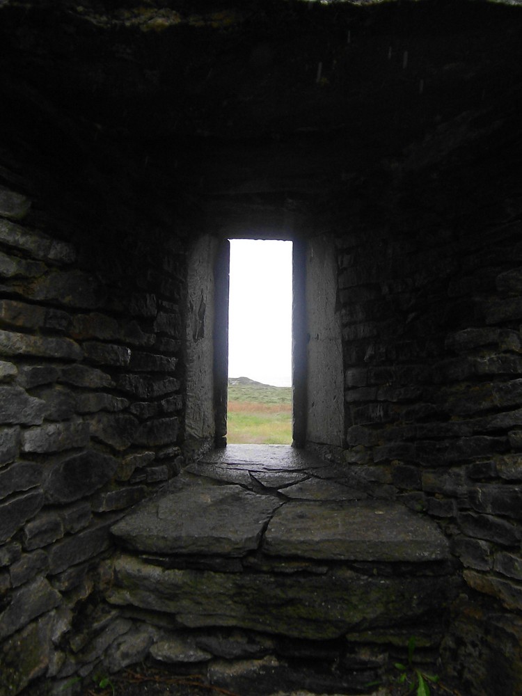 Klosterfenster auf Selja bei Selje