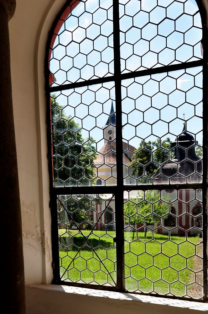 KLOSTERGARTEN DURCH BUTZENSCHEIBEN