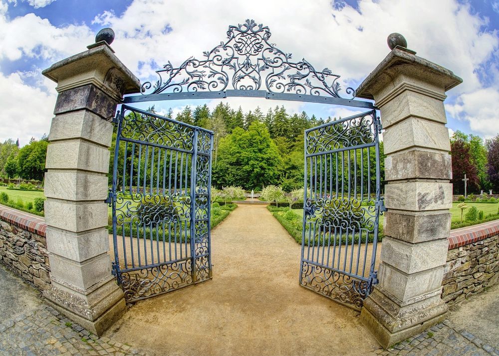 Klostergarten, Tor, Eingang zum Garten,Gartenanlage,Kräutergarten