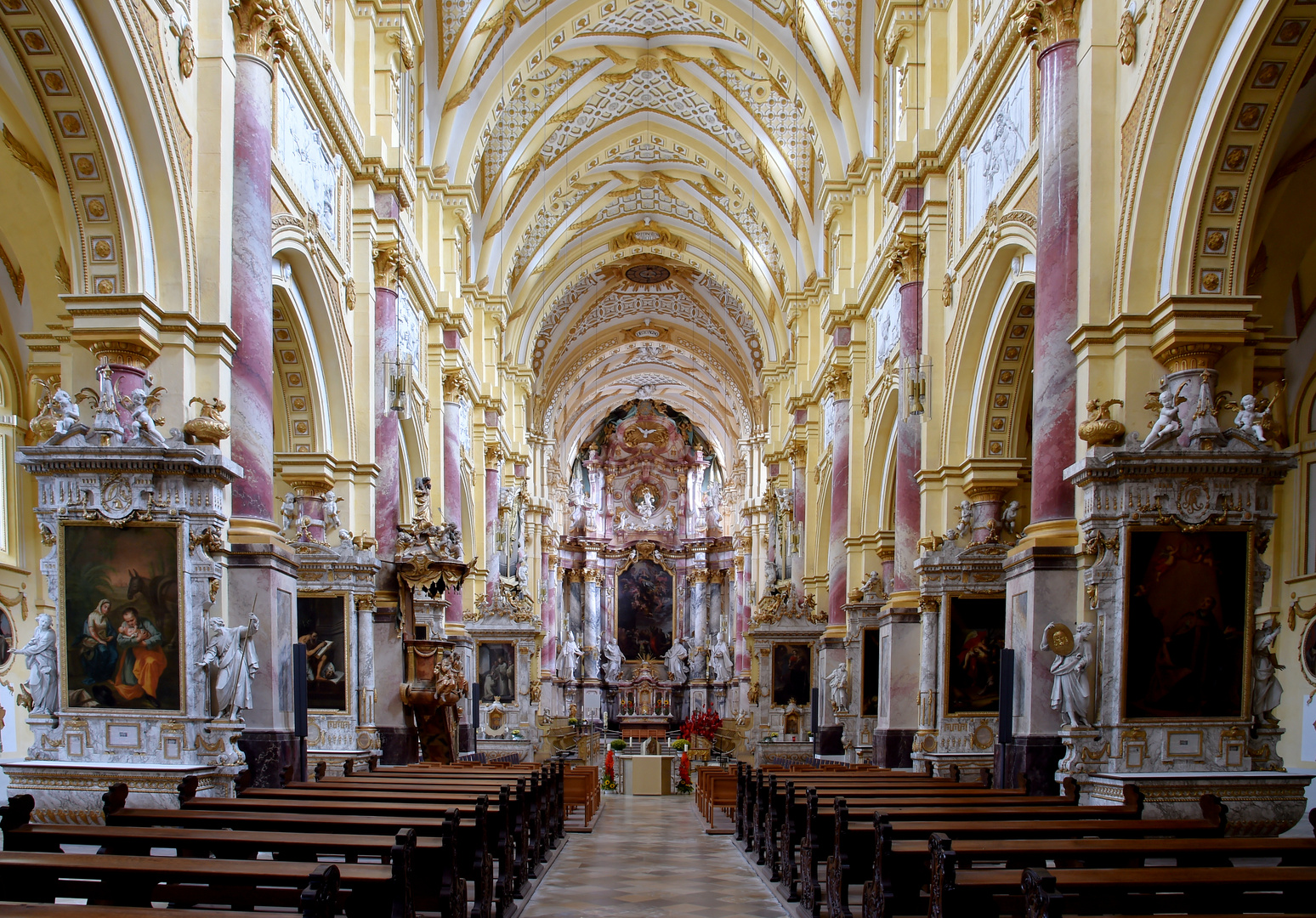 Klosterkirche Ebrach Blick zum Altar