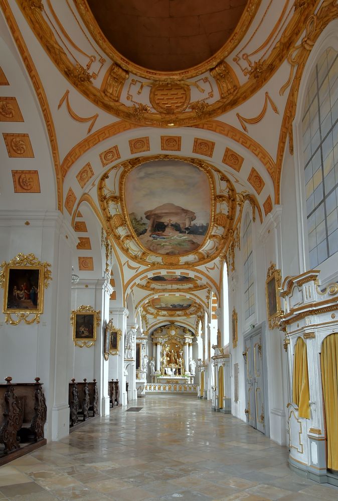 Klosterkirche Elchingen Blick ins rechte Seitenschiff