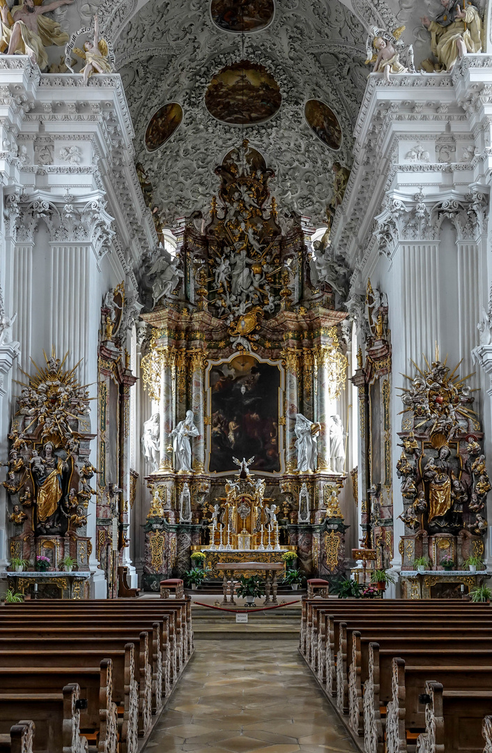 Klosterkirche " Johannes der Täufer ", Holzen / Bayern (2)