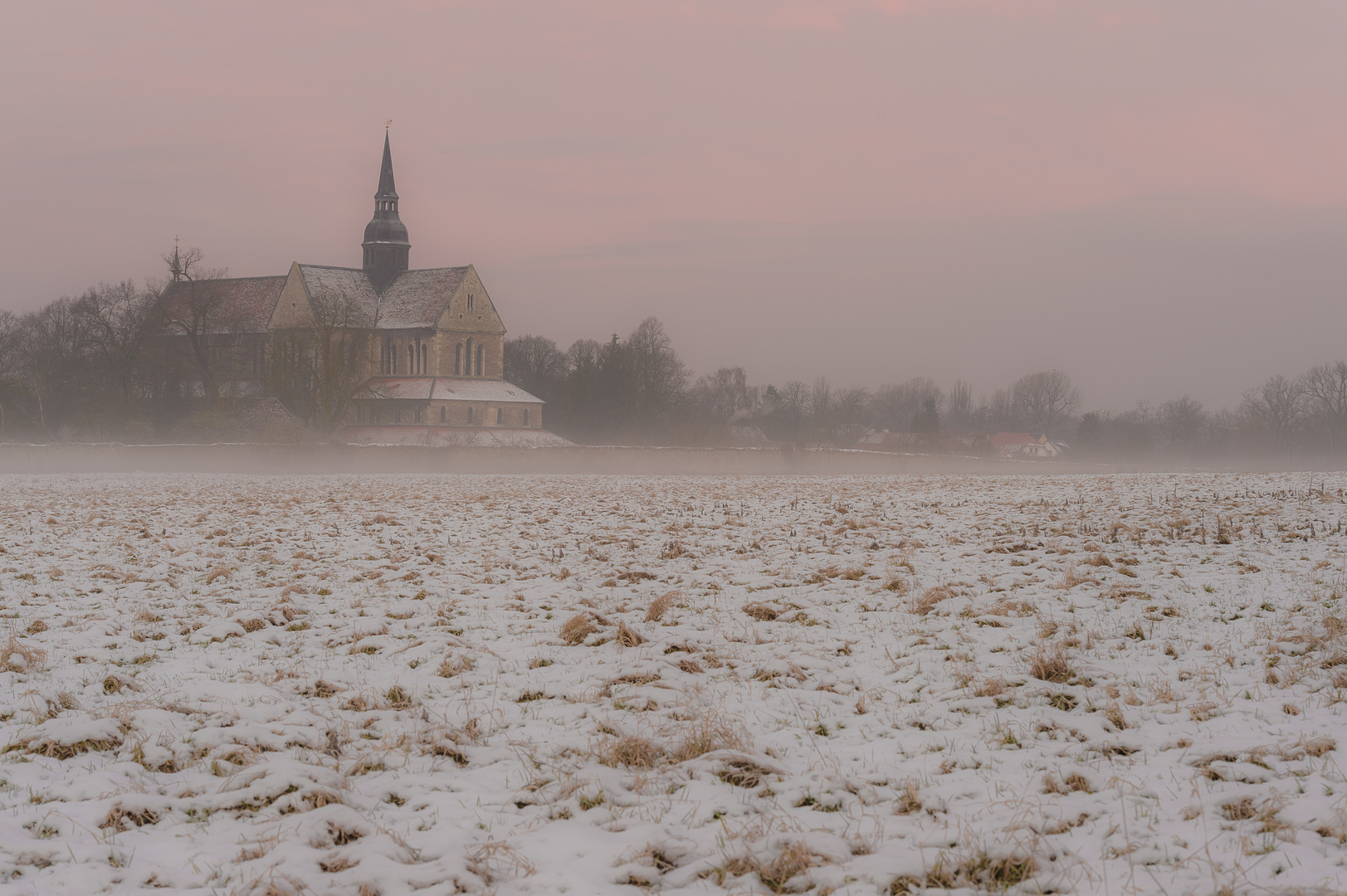 Klosterkirche Riddagshausen/ Braunschweig im Morgennebel