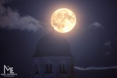 Klosterkirche und Vollmond