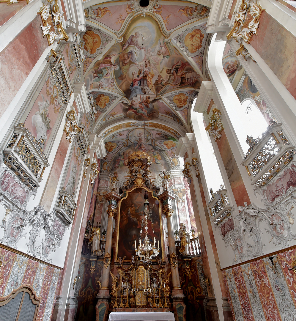 Klosterkirche Zur heiligsten Dreifaltigkeit Landsberg Altarraum