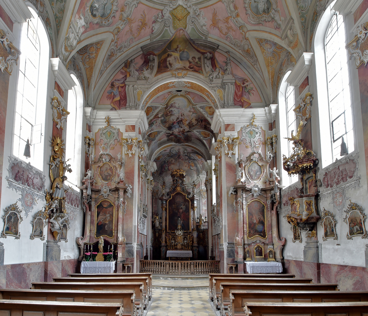 Klosterkirche Zur heiligsten Dreifaltigkeit Landsberg Innenraum
