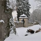 Klostermauer mit Uhrenturm