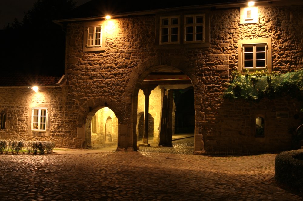 Klostermauern bei Nacht