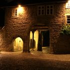 Klostermauern bei Nacht