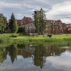 Klosterruine Dargun im Spiegel