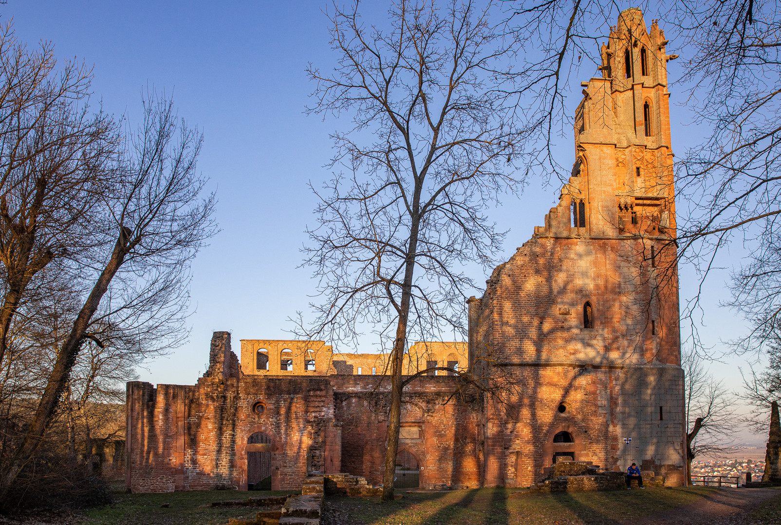 Klosterruine Limburg im Abendlicht