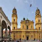 Knallgelb liegt die Theatinerkirche...