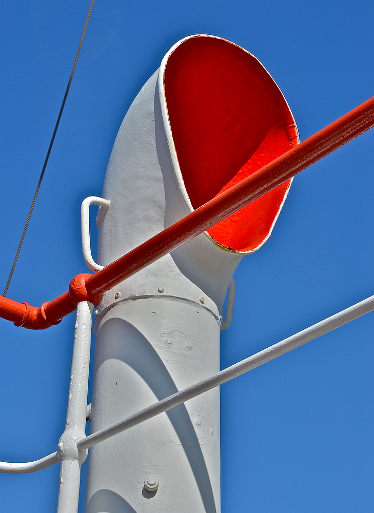 Knallige Farben auf dem Segelschulschiff