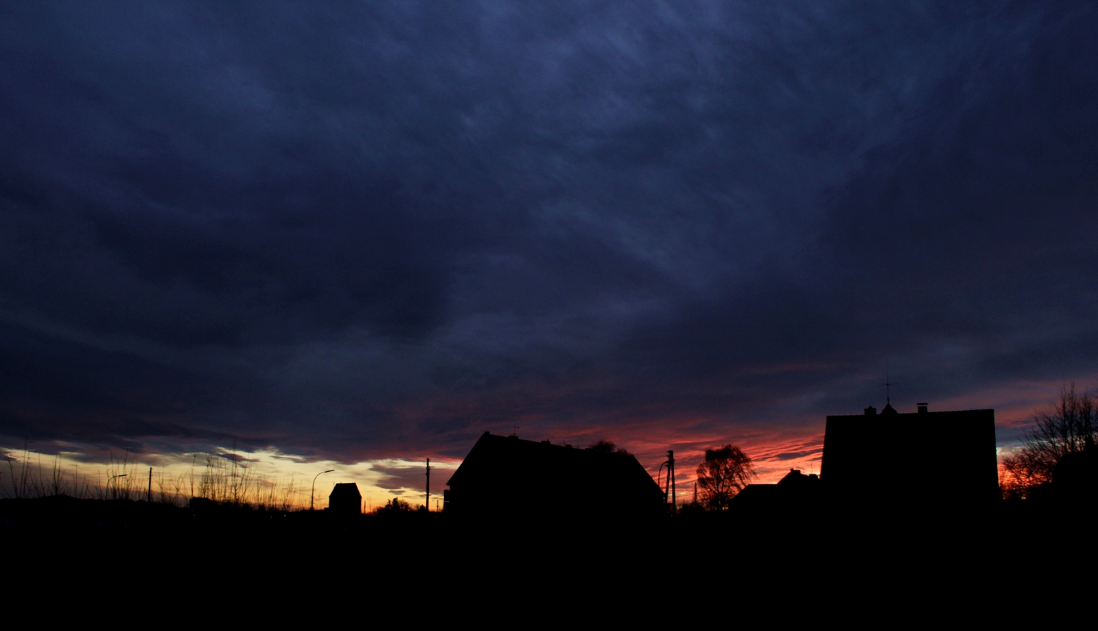 Knallroter Sonnenuntergang