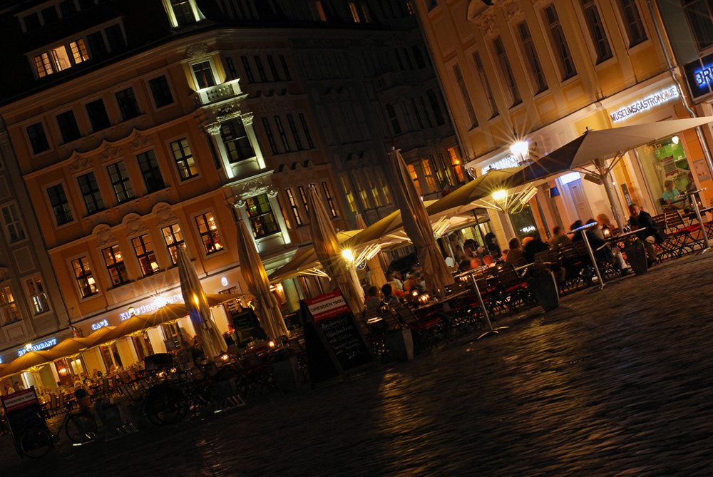 Kneipenszene am Neumarkt