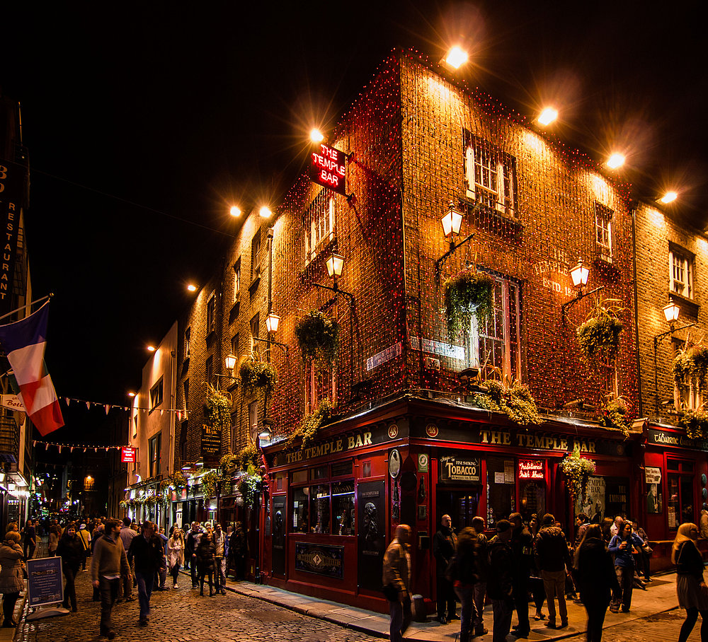 Kneipenviertel Temple Bar in Dublin Samstag Nacht