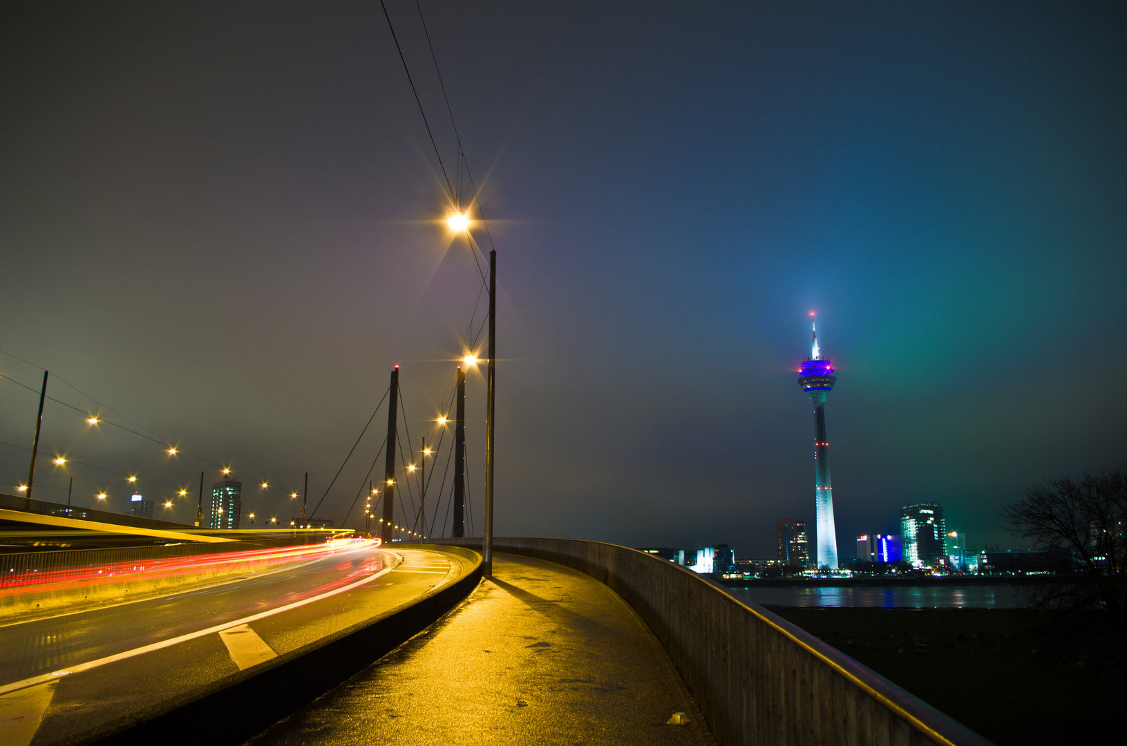 Kniebrücke Düsseldorf