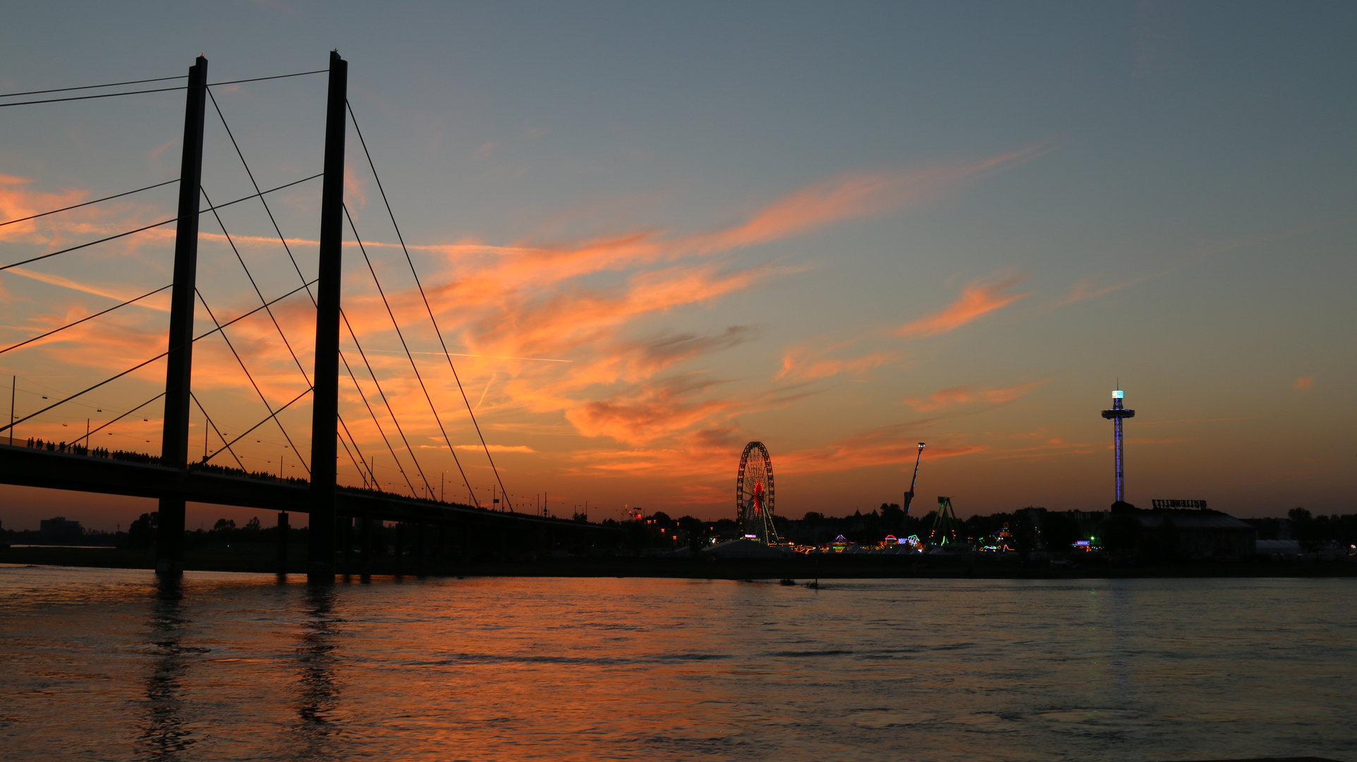 Kniebrücke und Kirmes