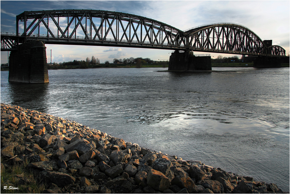 Knipp Brücke in Duisburg