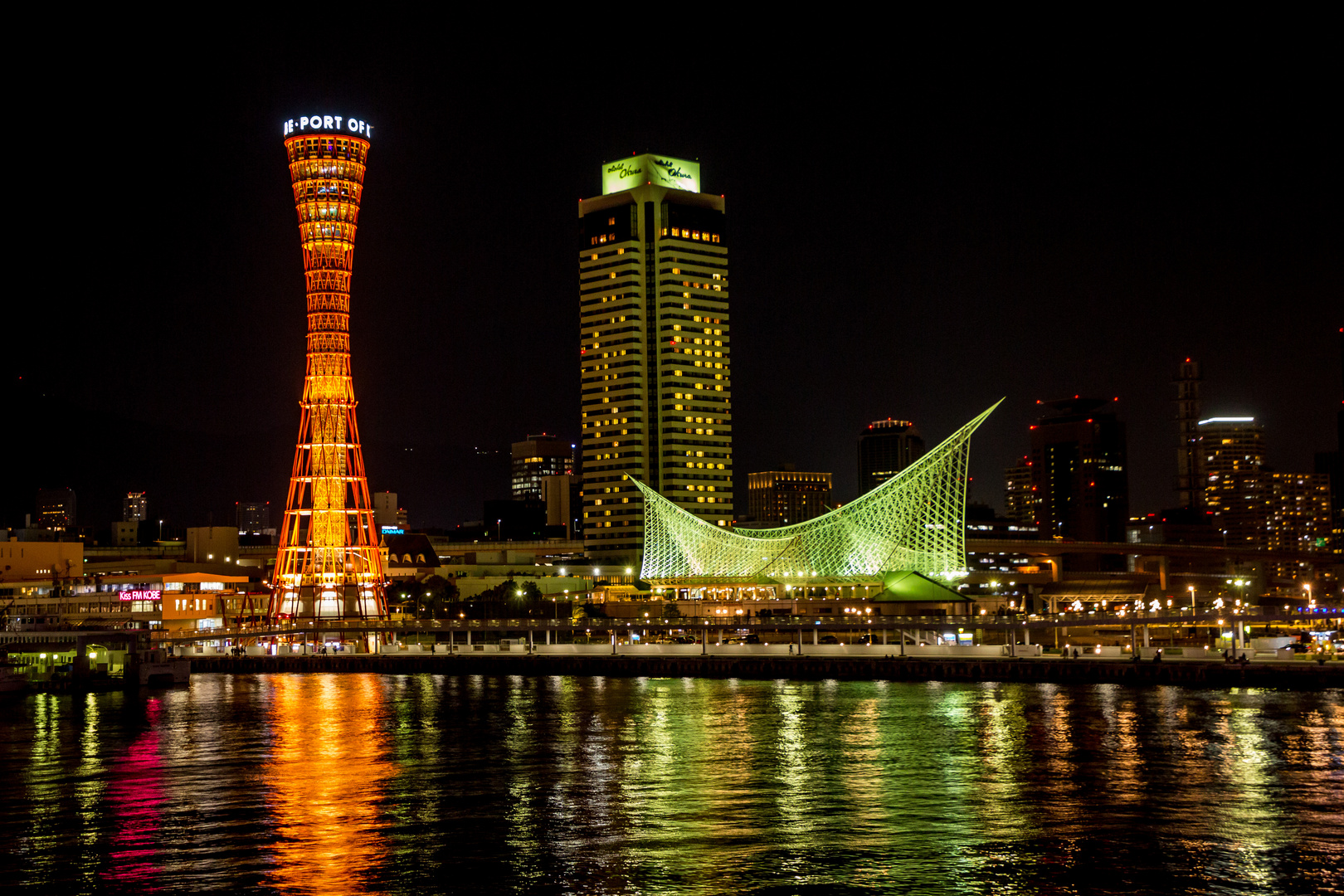 Kobe Harbour bei Nacht