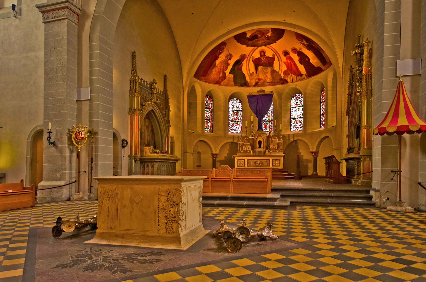 Koblenz, Basilika St. Kastor, Altarraum