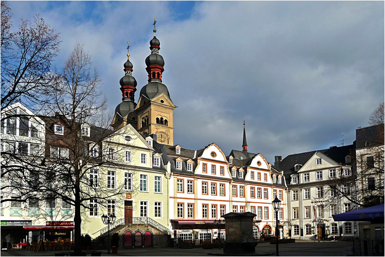 Koblenz (blick über den "Plan" zu den Türmen von Liebfrauen)