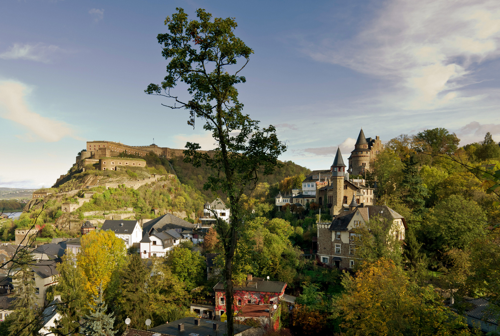 Koblenz, Blick zur Festung Ehrenbreitstein vom Kolonnenweg aus