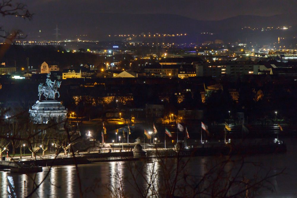 Koblenz, Deutsches Eck bei Nacht