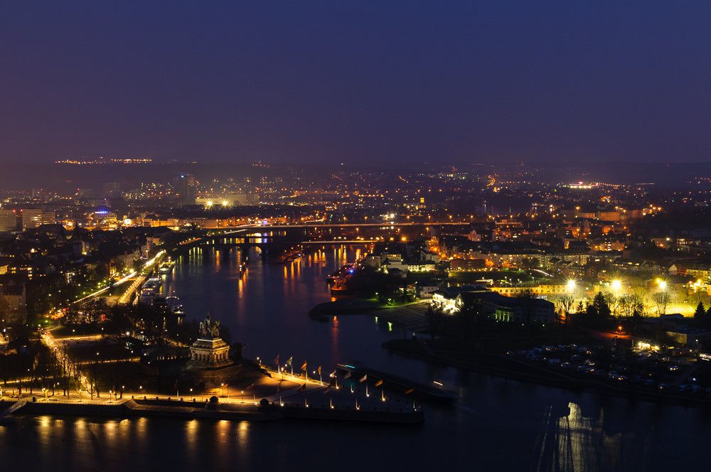 Koblenz, Deutsches- Eck bei Nacht