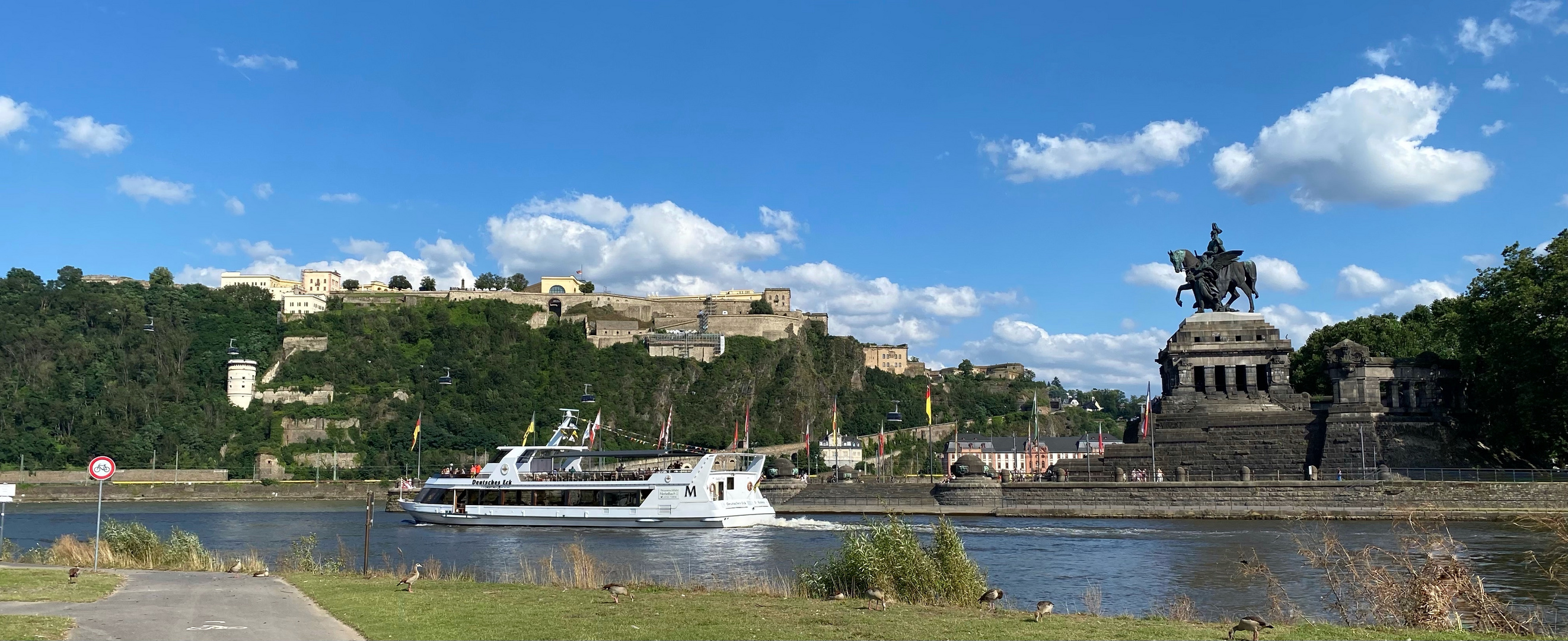 Koblenz Deutsches Eck mit Festung Ehrenbreitstein