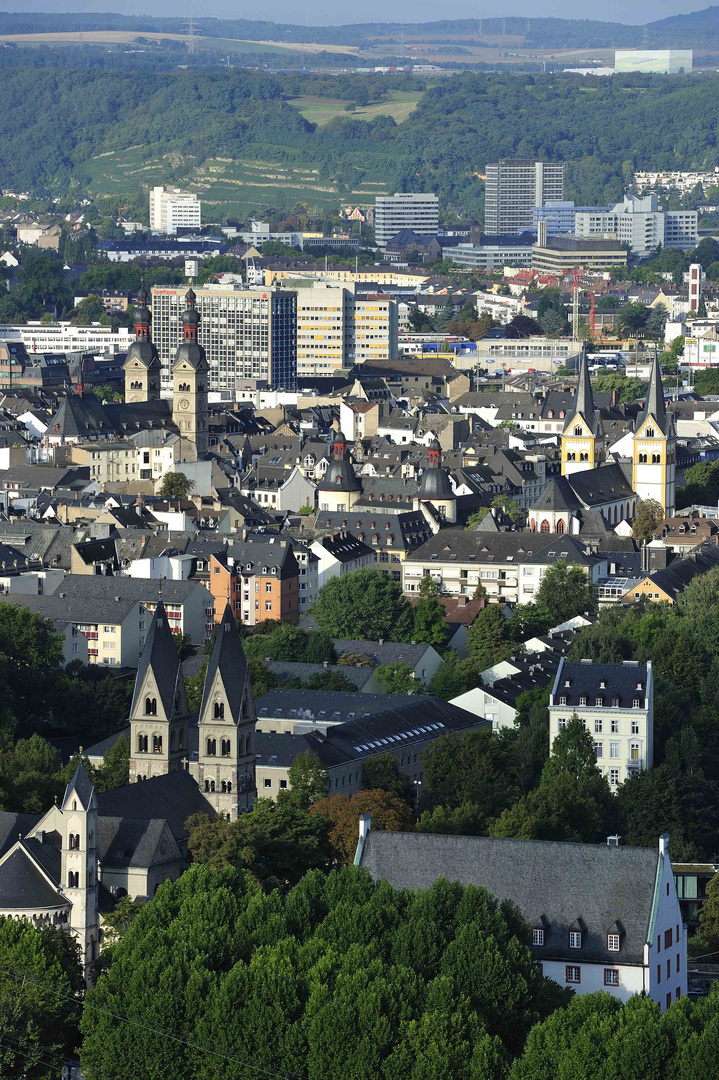 Koblenz - im Vordergrund die Altstadt - im Hintergrund das Verwaltungsviertel