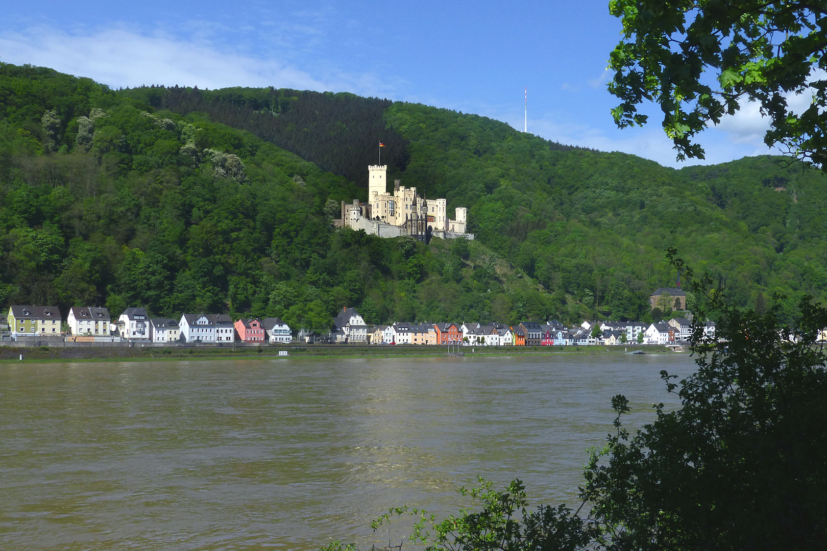 Koblenz-Stolzenfels mit dem Schloss Stolzenfels