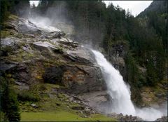 Kobolde am Wasserfall