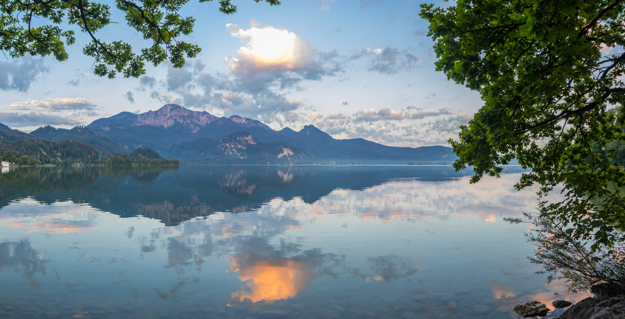 Kochelsee im ersten Tageslicht