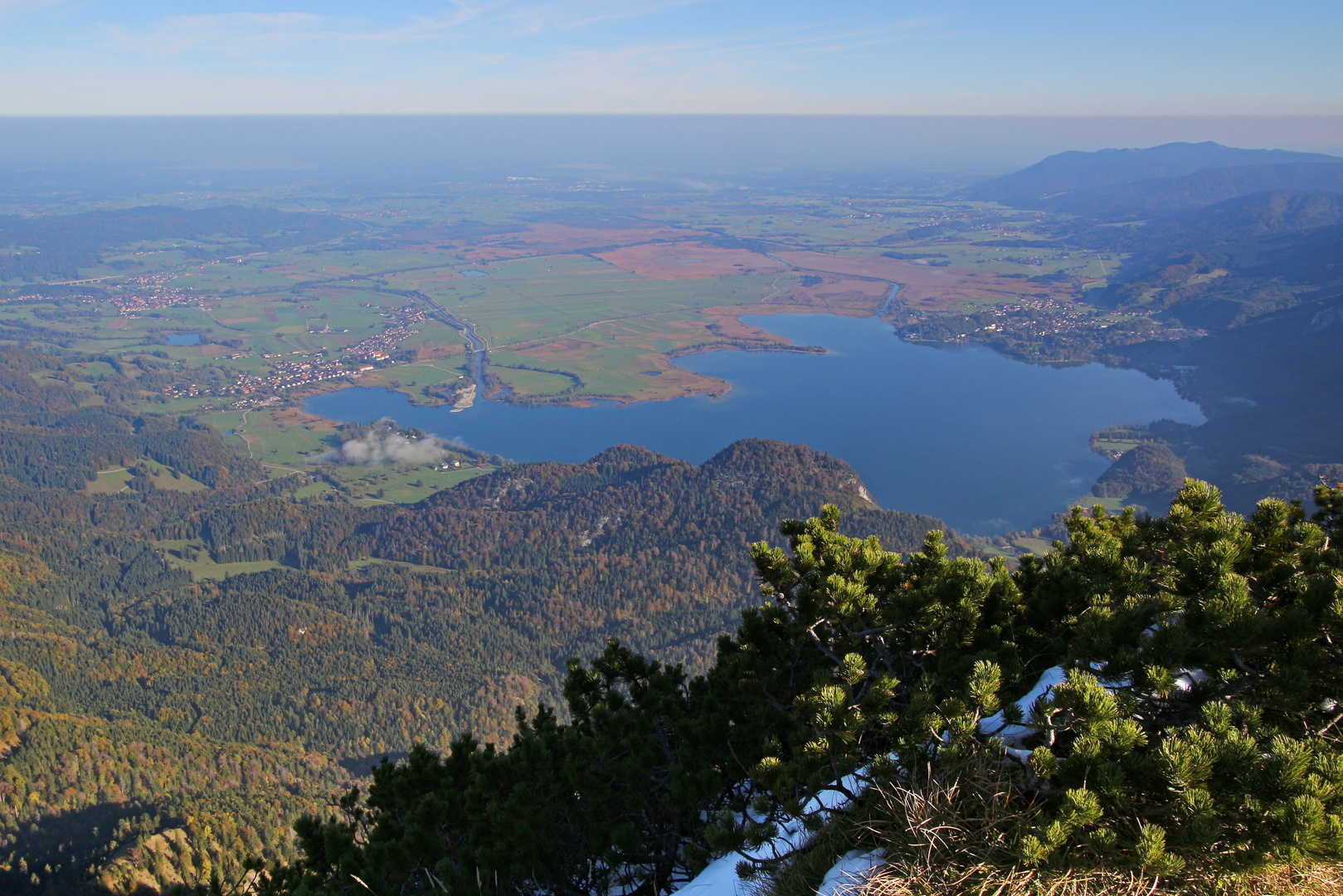 Kochelsee vom Herzogstand (2021_10_17_8714_ji)