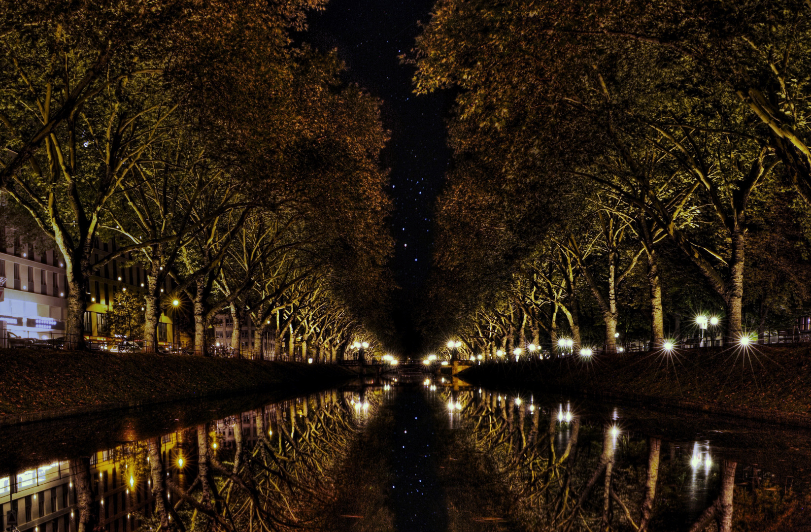 Kö Graben in Düsseldorf bei Nacht