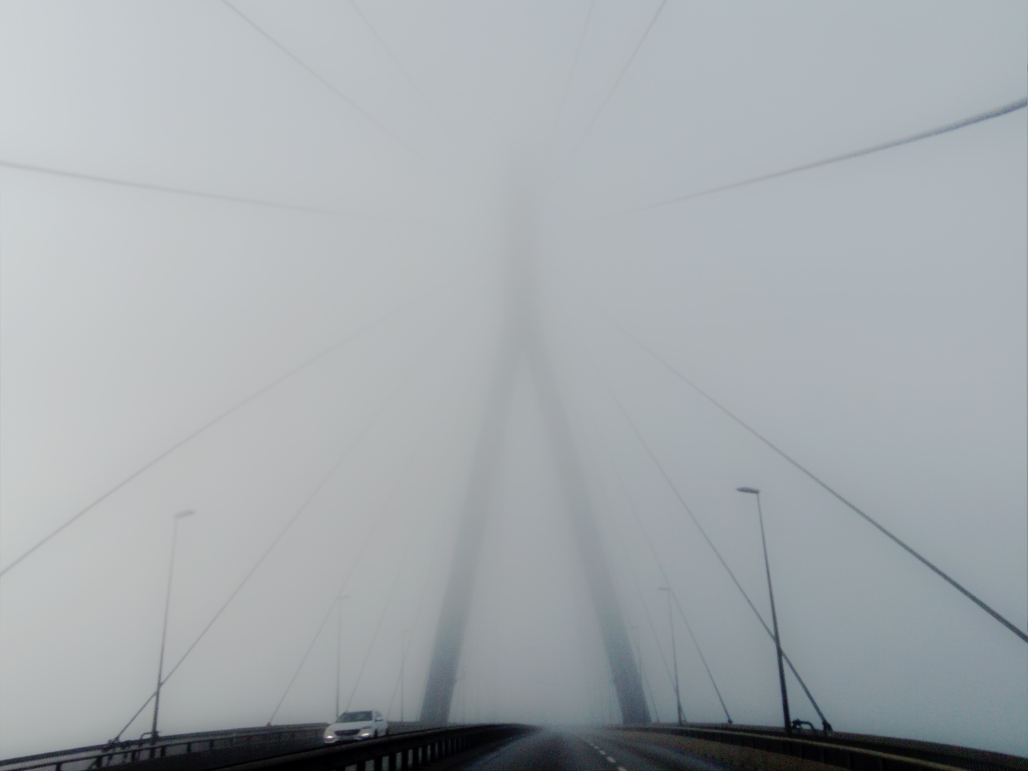 Köhlbarndbrücke im Nebel