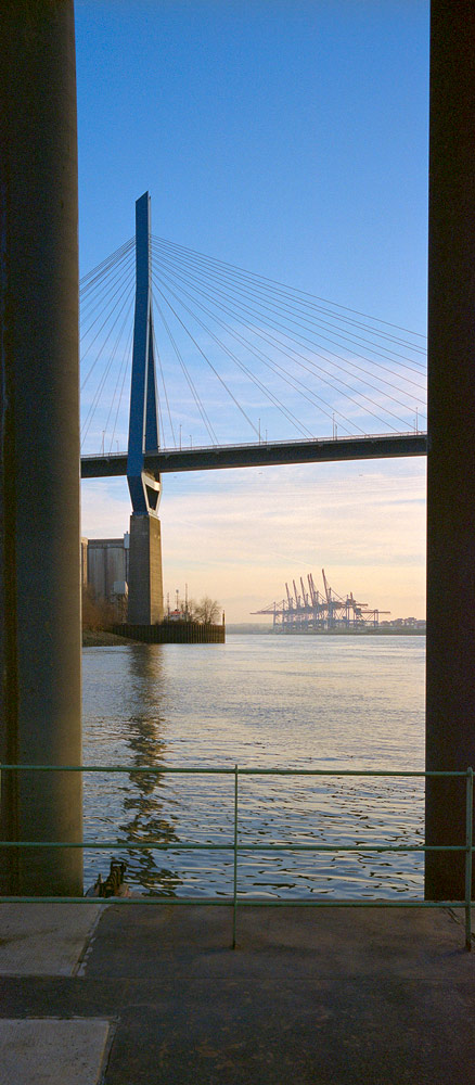 Köhlbrand mit Container-Terminal