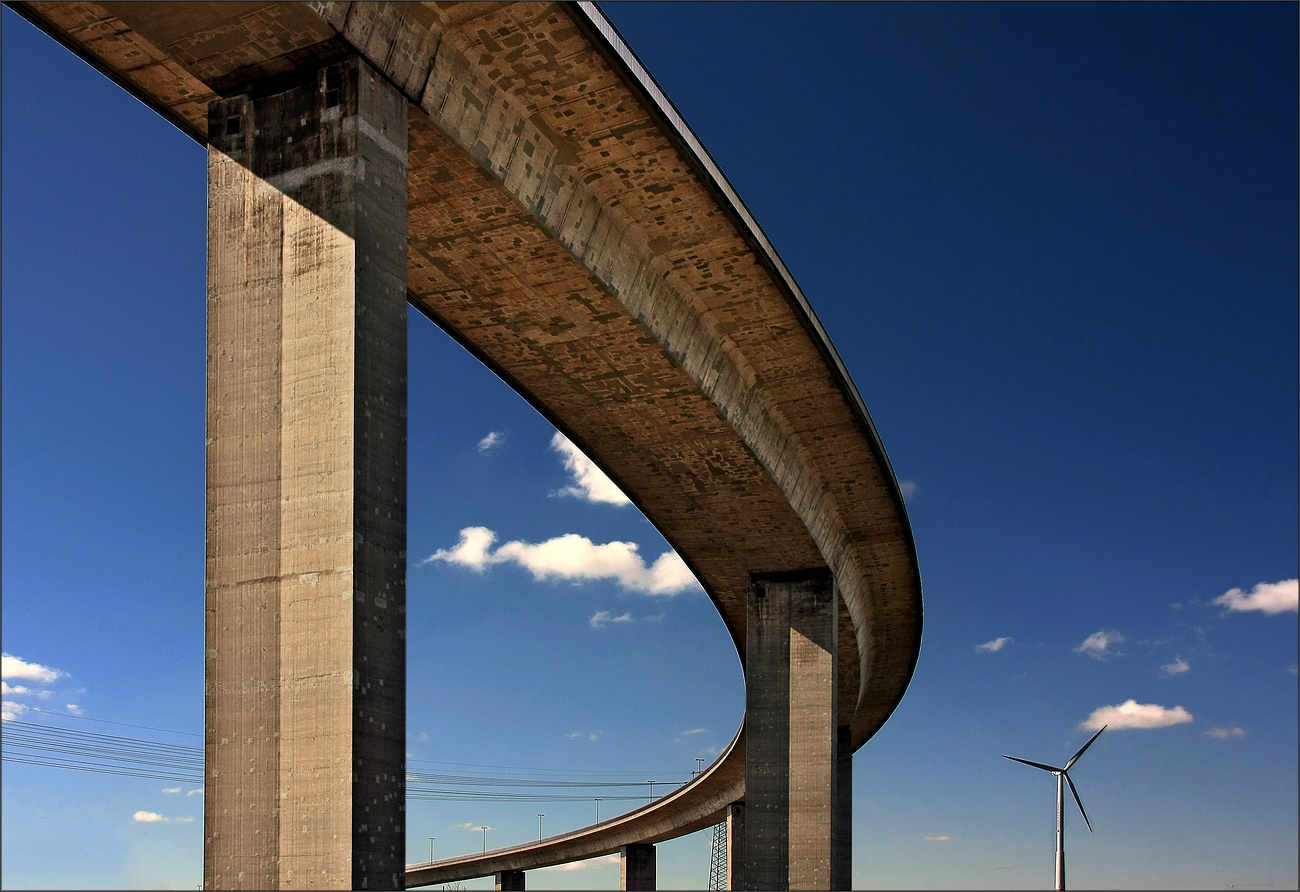 * Köhlbrandbrücke *