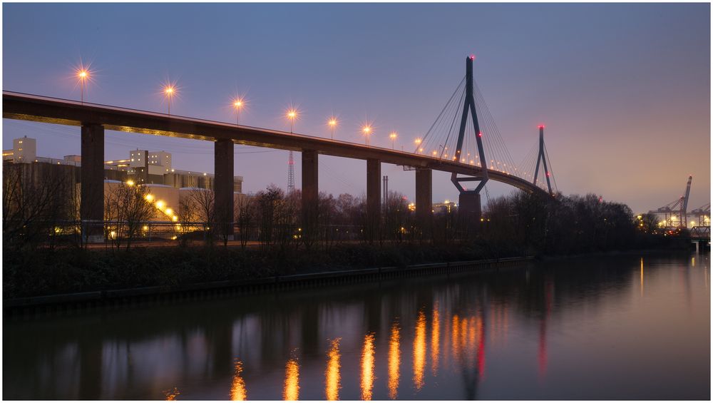 Köhlbrandbrücke am Abend