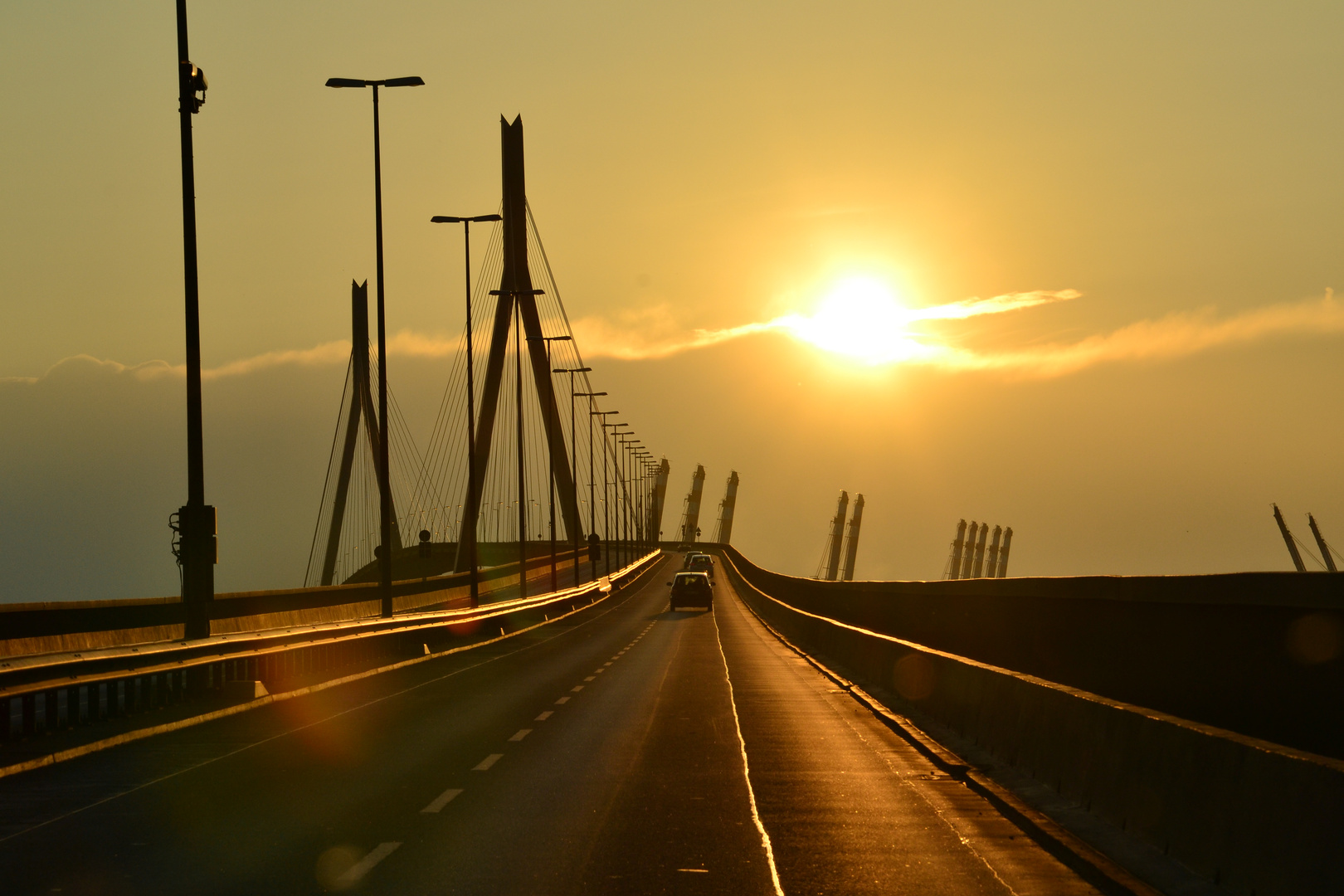 Köhlbrandbrücke am Abend