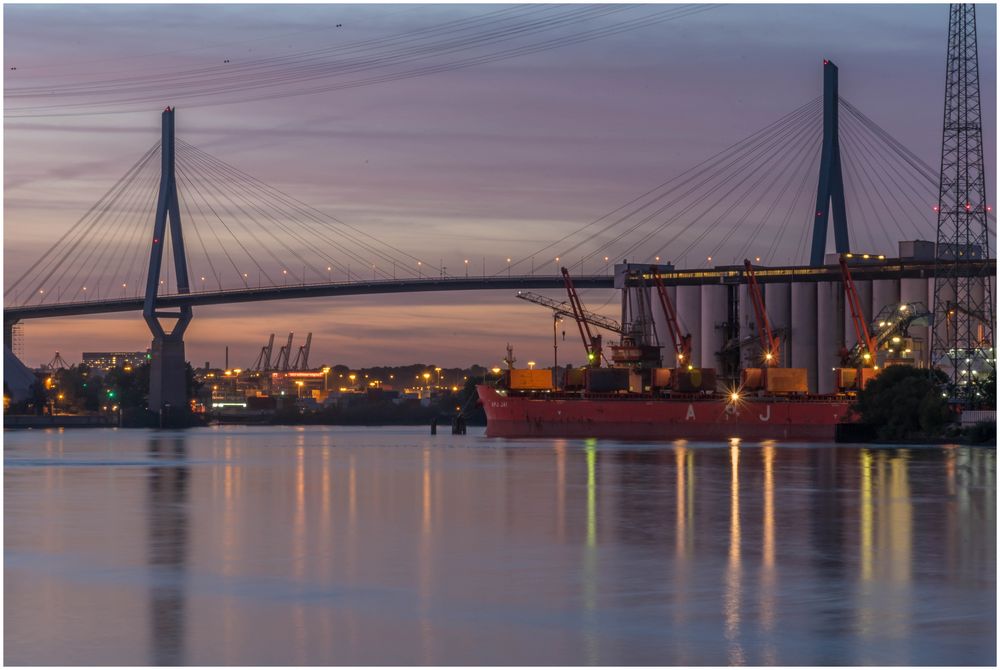 Köhlbrandbrücke am Abend