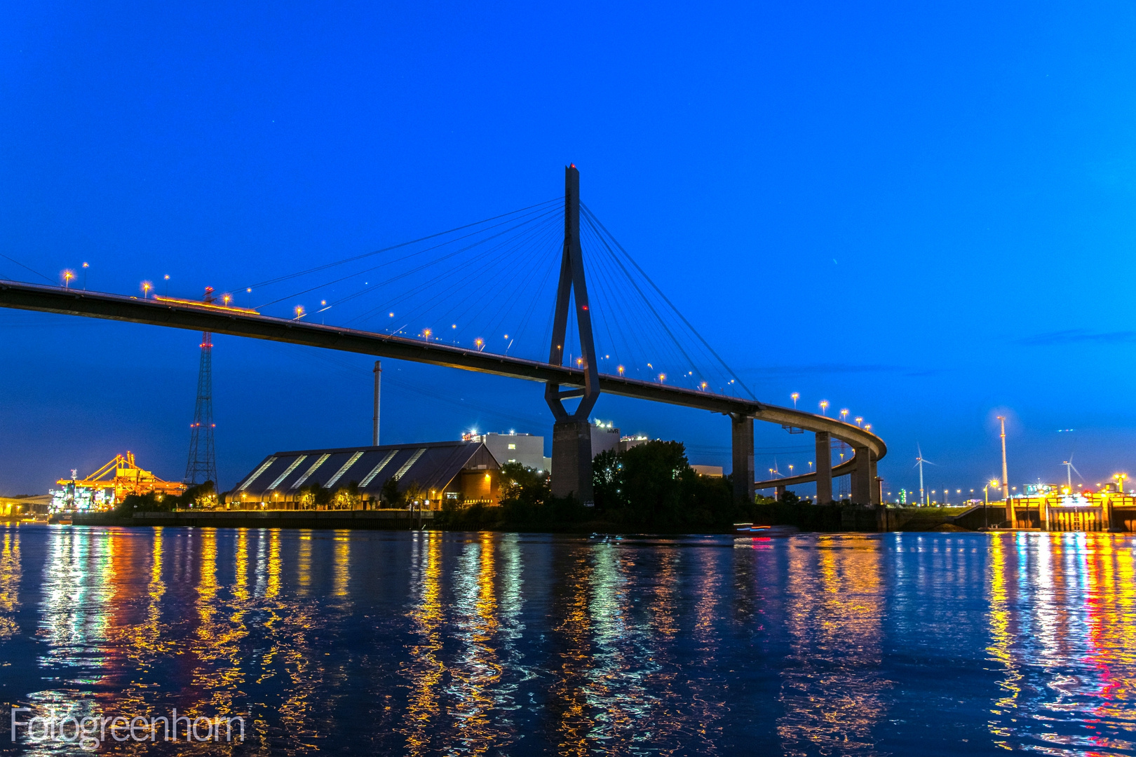 Köhlbrandbrücke bei Nacht